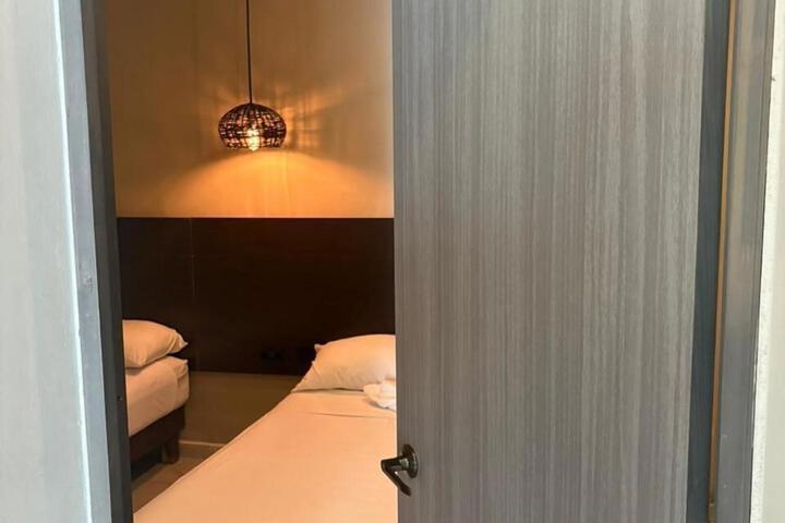 Room 9 of 15