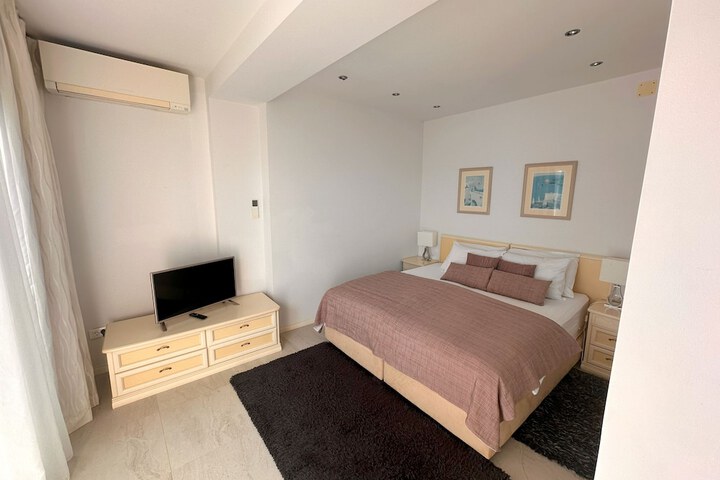 Room 22 of 193
