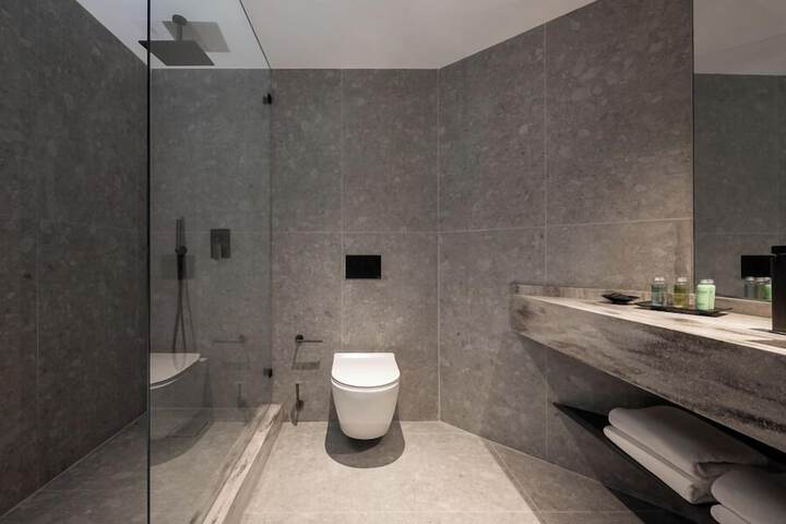 Clean Restrooms