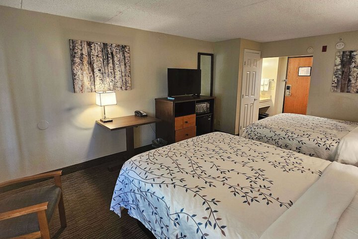 2 Queen Beds (1 of 5)