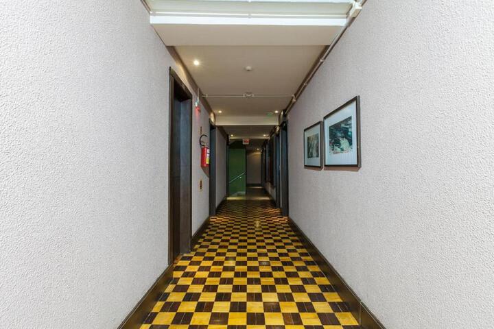 Room 1 of 40