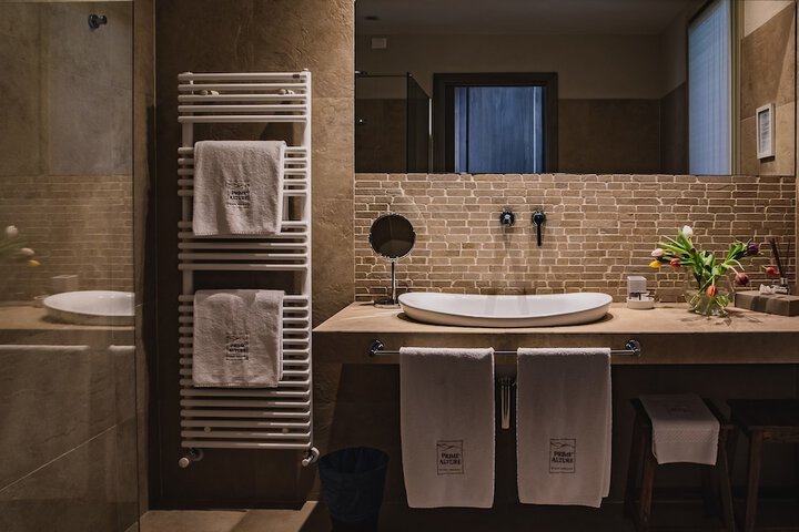Room 10 of 32