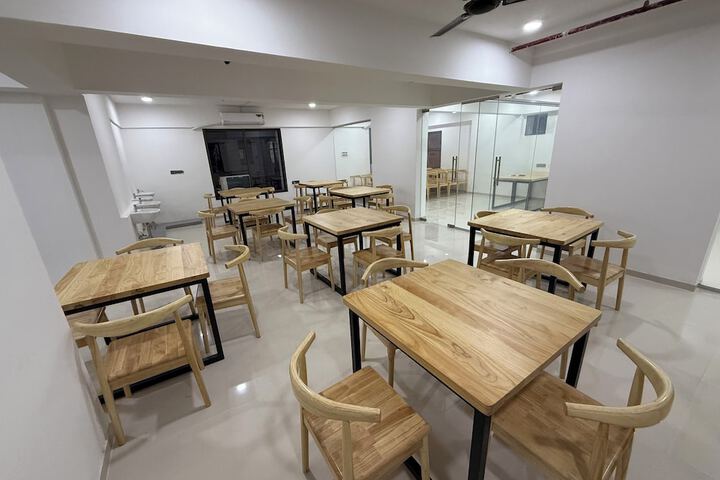 Dining 9 of 11