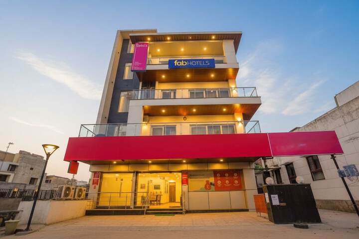 FabHotel F9 Noida Sector 27