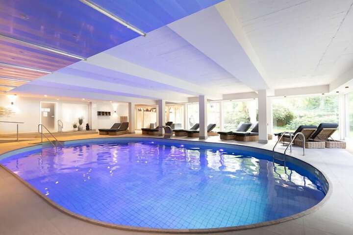 Hotel Pool