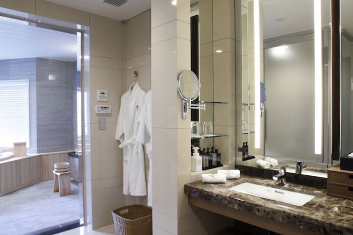 Room amenity