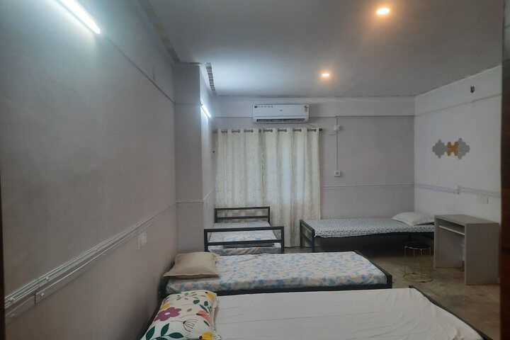 Room 2 of 6