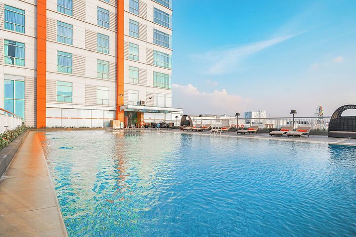 Hotel Pool