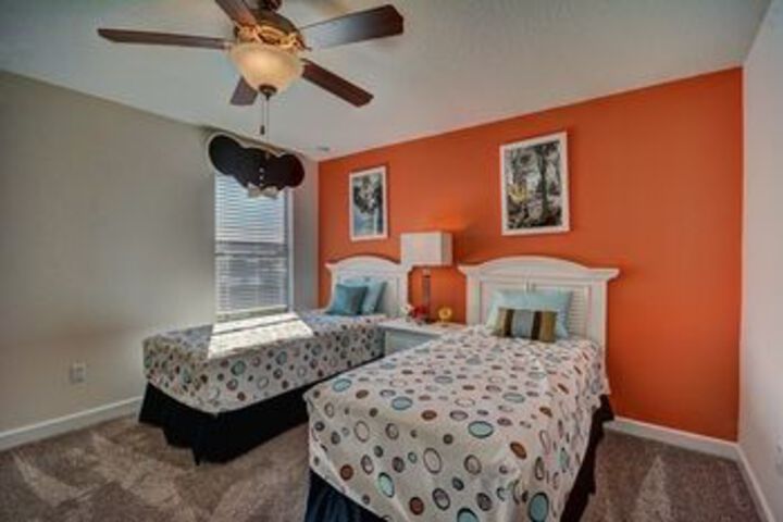 Room 13 of 34