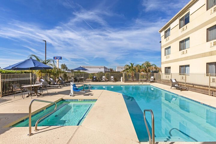 Pool Hotel