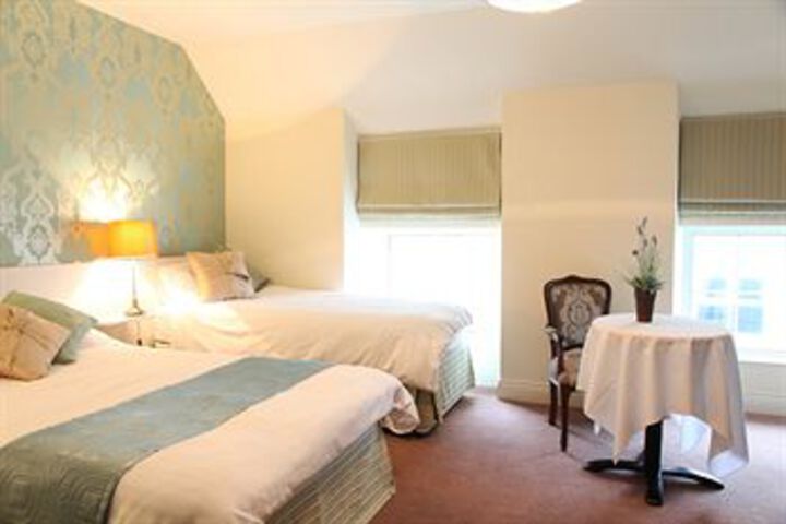 Hotel Suite Photo