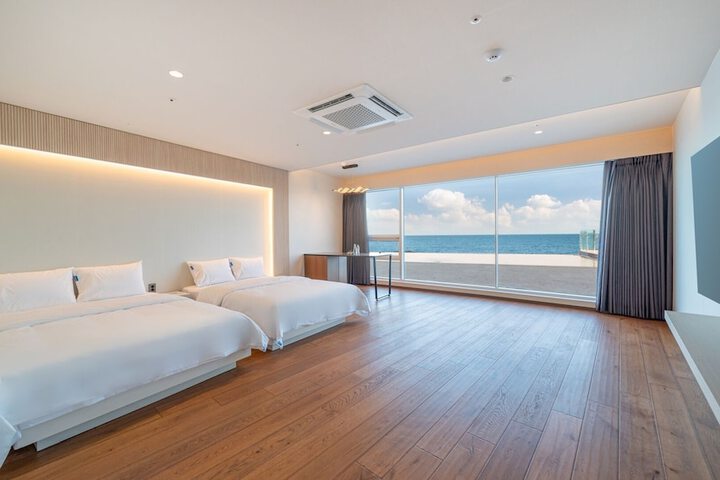 Room 2 of 32