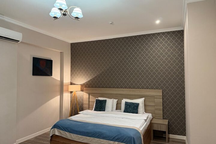 Room 12 of 23
