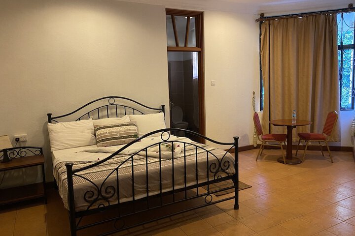 Room 3 of 28