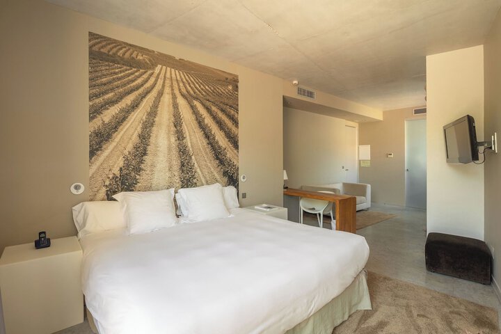 Room 16 of 100