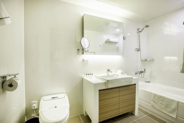 Room 50 of 61