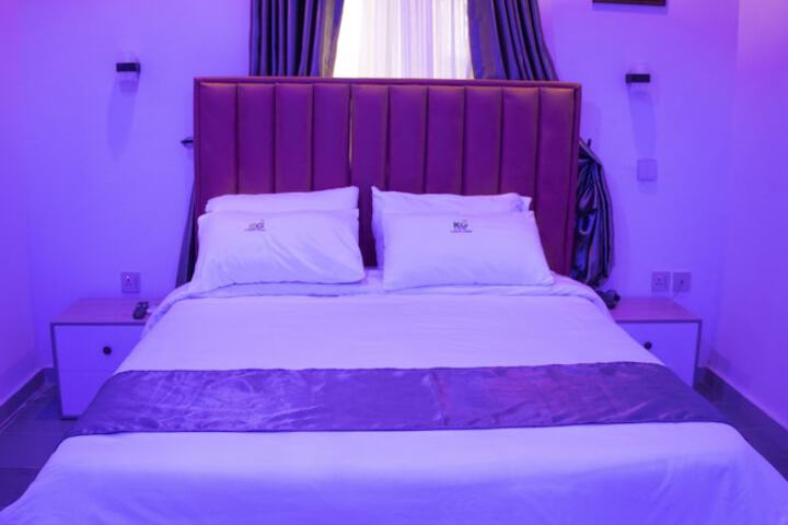 Room 6 of 11