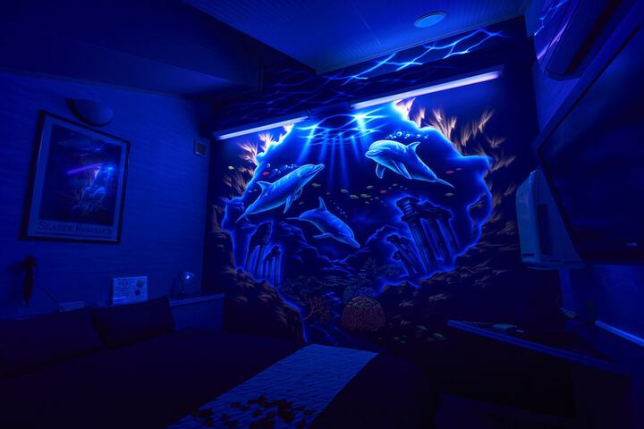 Room 10 of 28