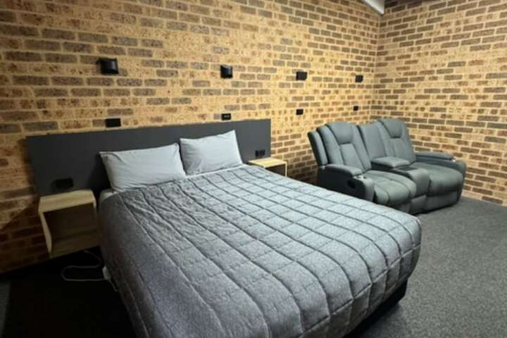 Room 15 of 32
