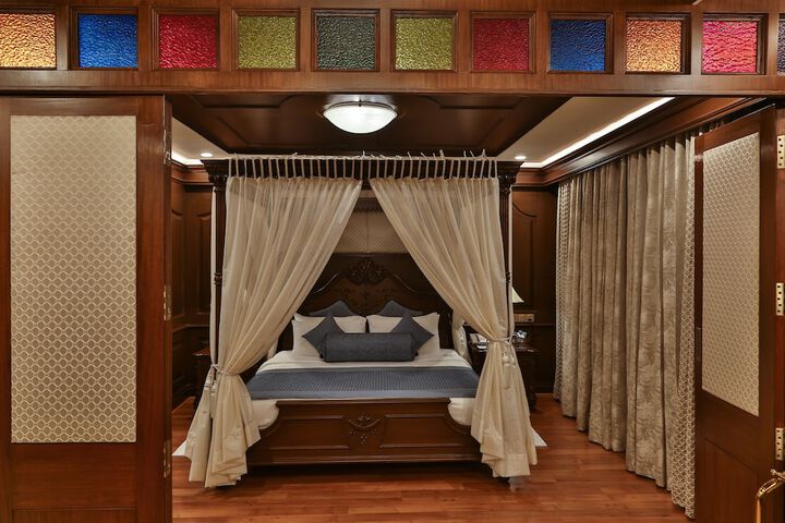 Room 10 of 90