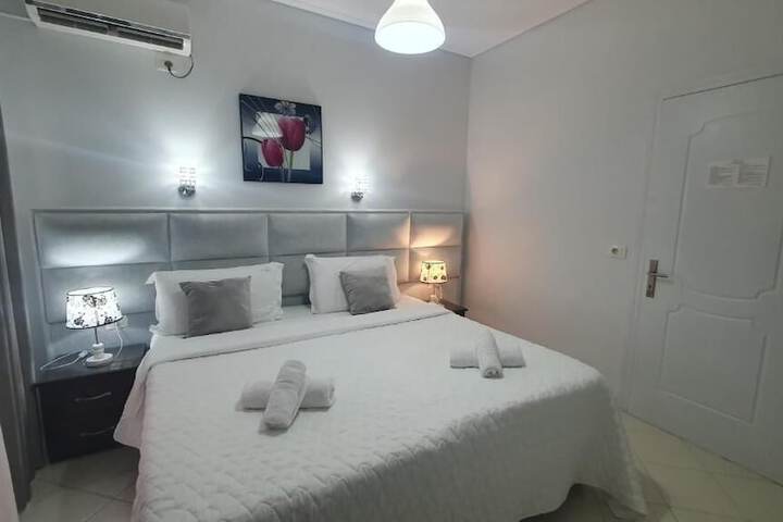 Room 27 of 106