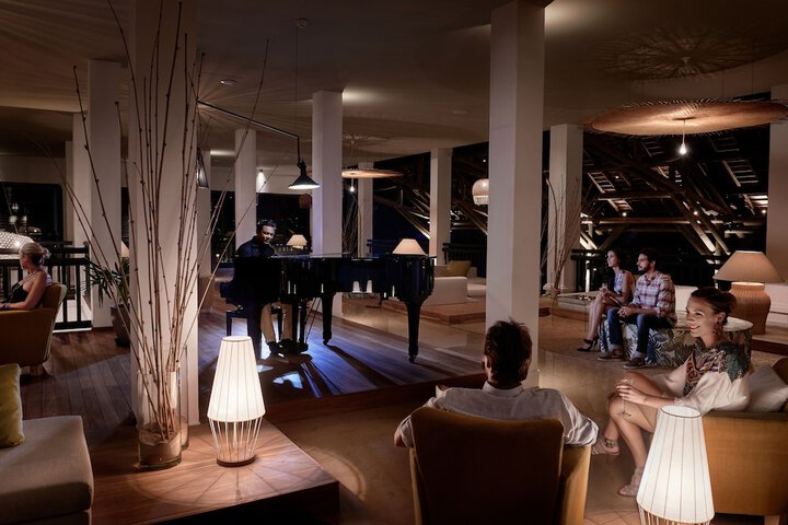Lounge 149 of 215