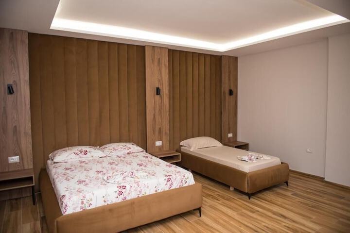 Room 16 of 33