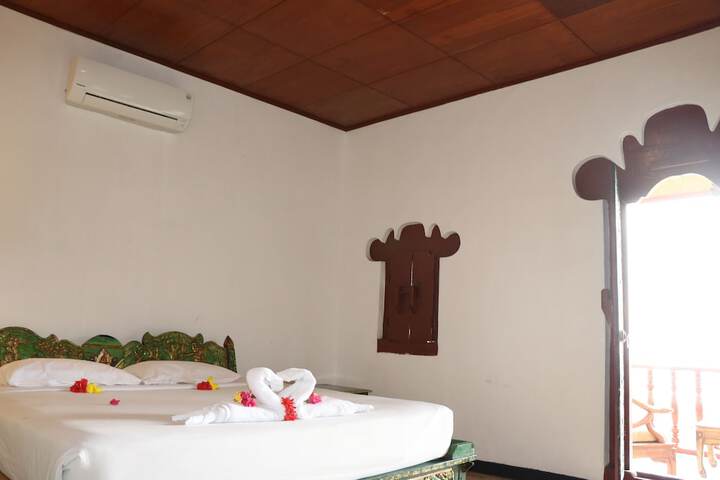 Room 15 of 81
