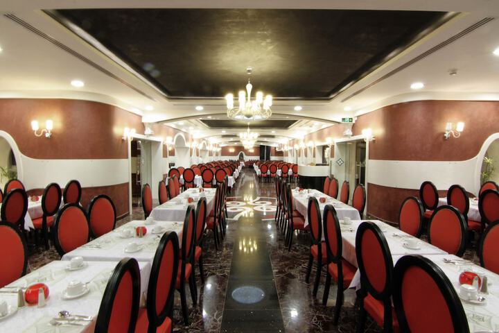 Dining 27 of 42