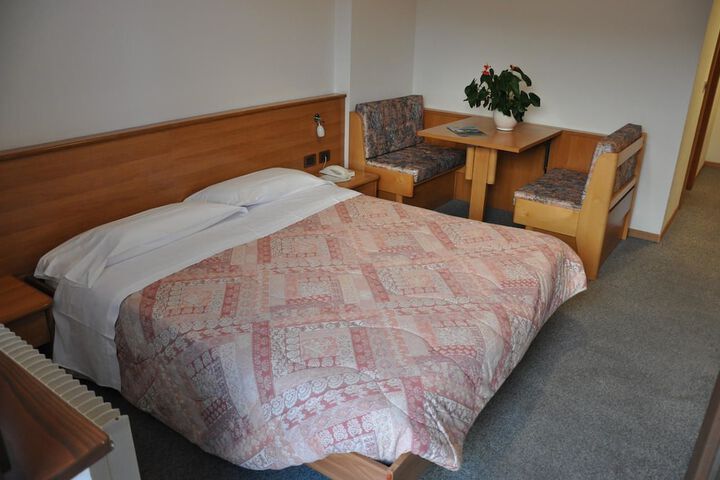 Room 8 of 24