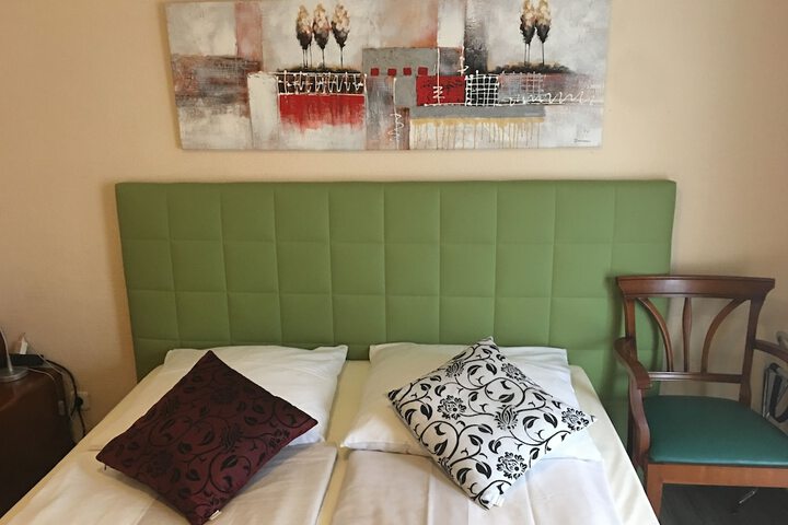 Room 3 of 39