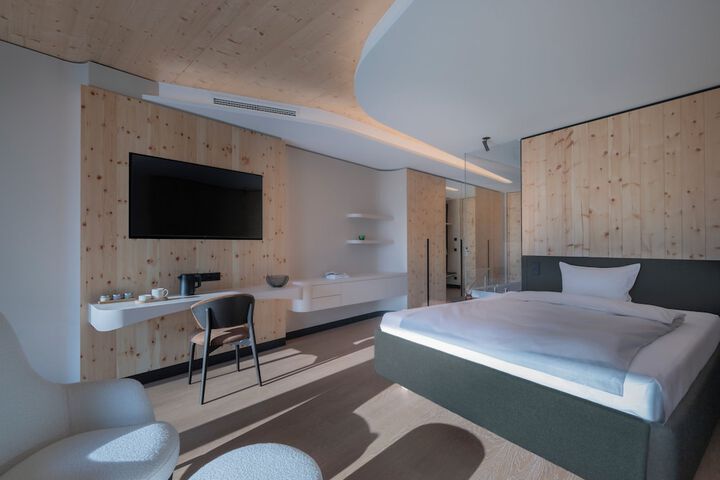 Room 3 of 40
