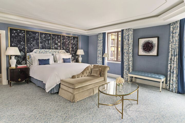 Room 33 of 168