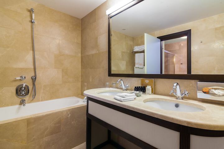 Room 52 of 105