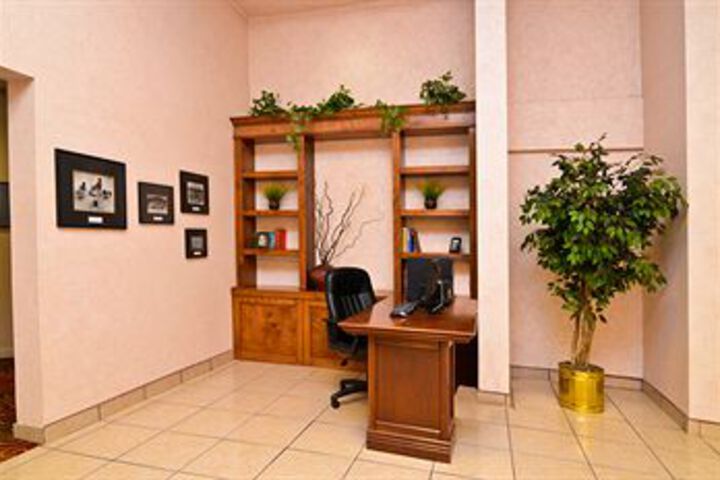 Business Center 7 of 38