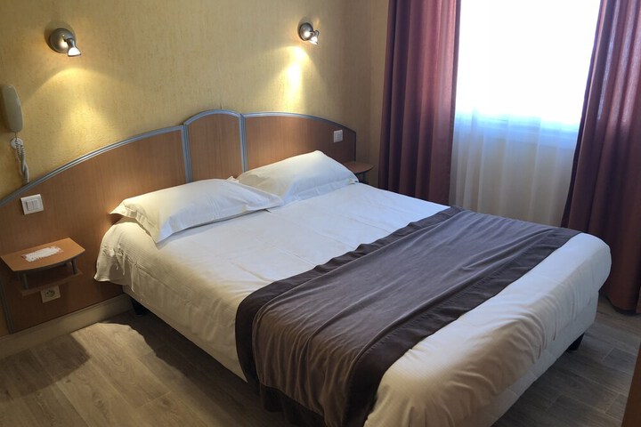 Room 8 of 40