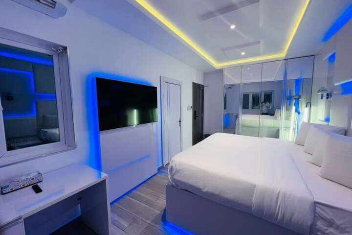 Room 3 of 17