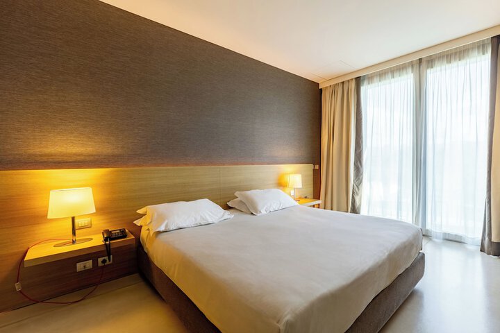 Room 21 of 77