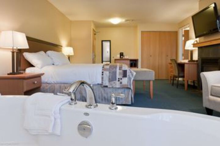Hotel Suite Photo
