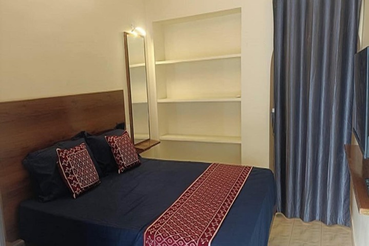 Room 5 of 16