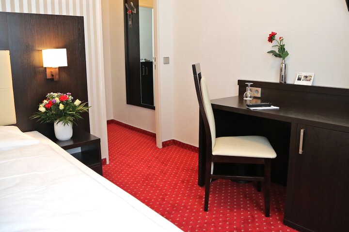 Room 8 of 37