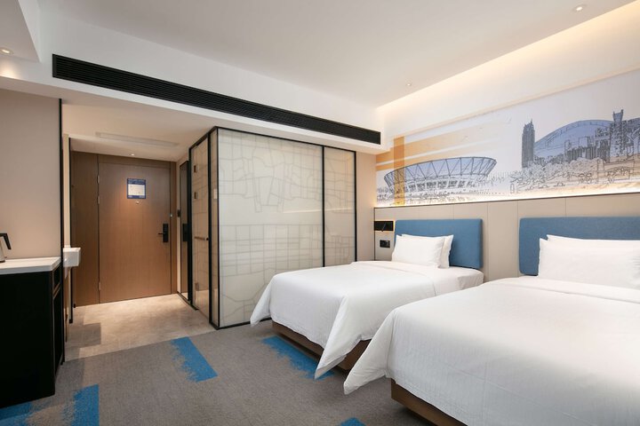 Room 16 of 42