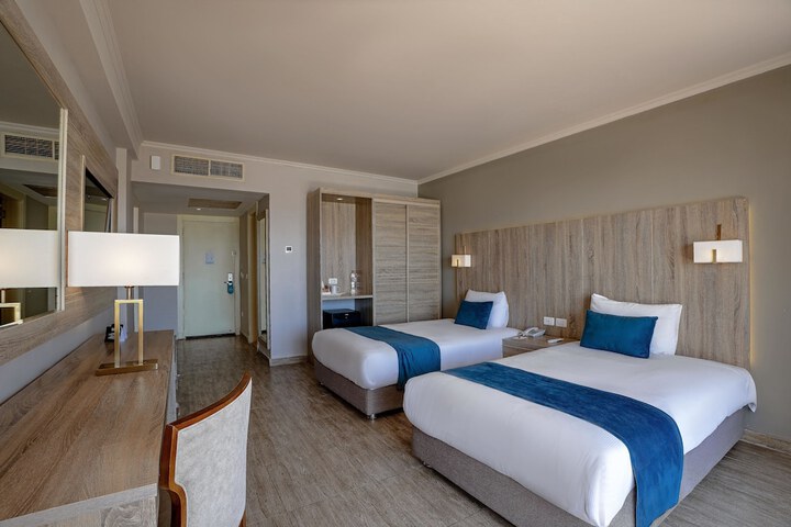 Room 46 of 204