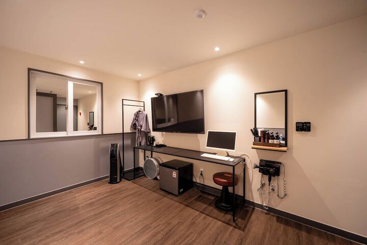 Room 3 of 19