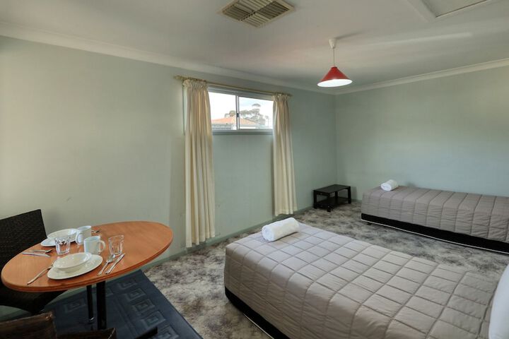 Room 13 of 34