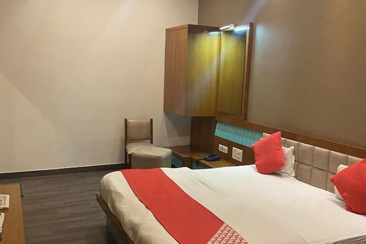 Room 9 of 15