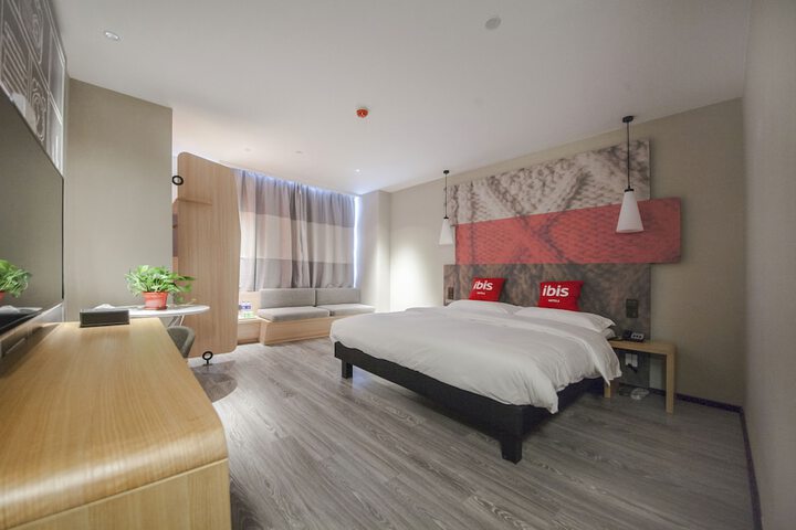 Room 6 of 23