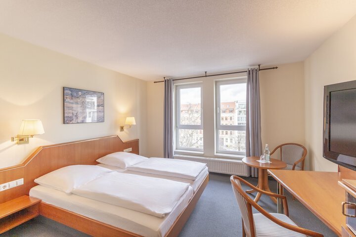 Room 33 of 114