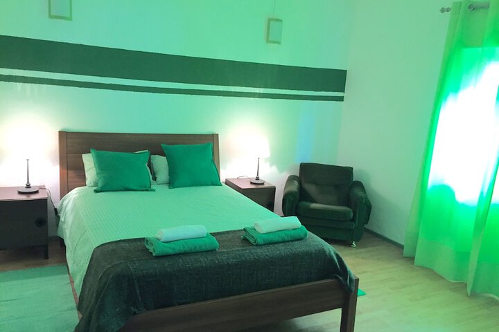 Room 4 of 89