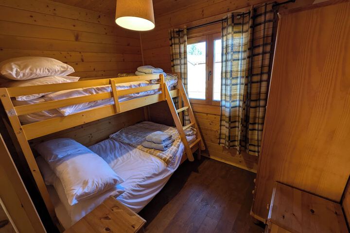 Room 6 of 33